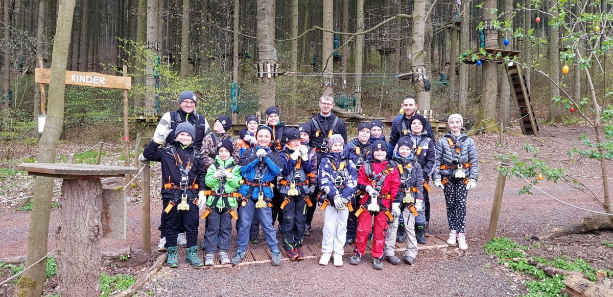 Kids im Kletterwald